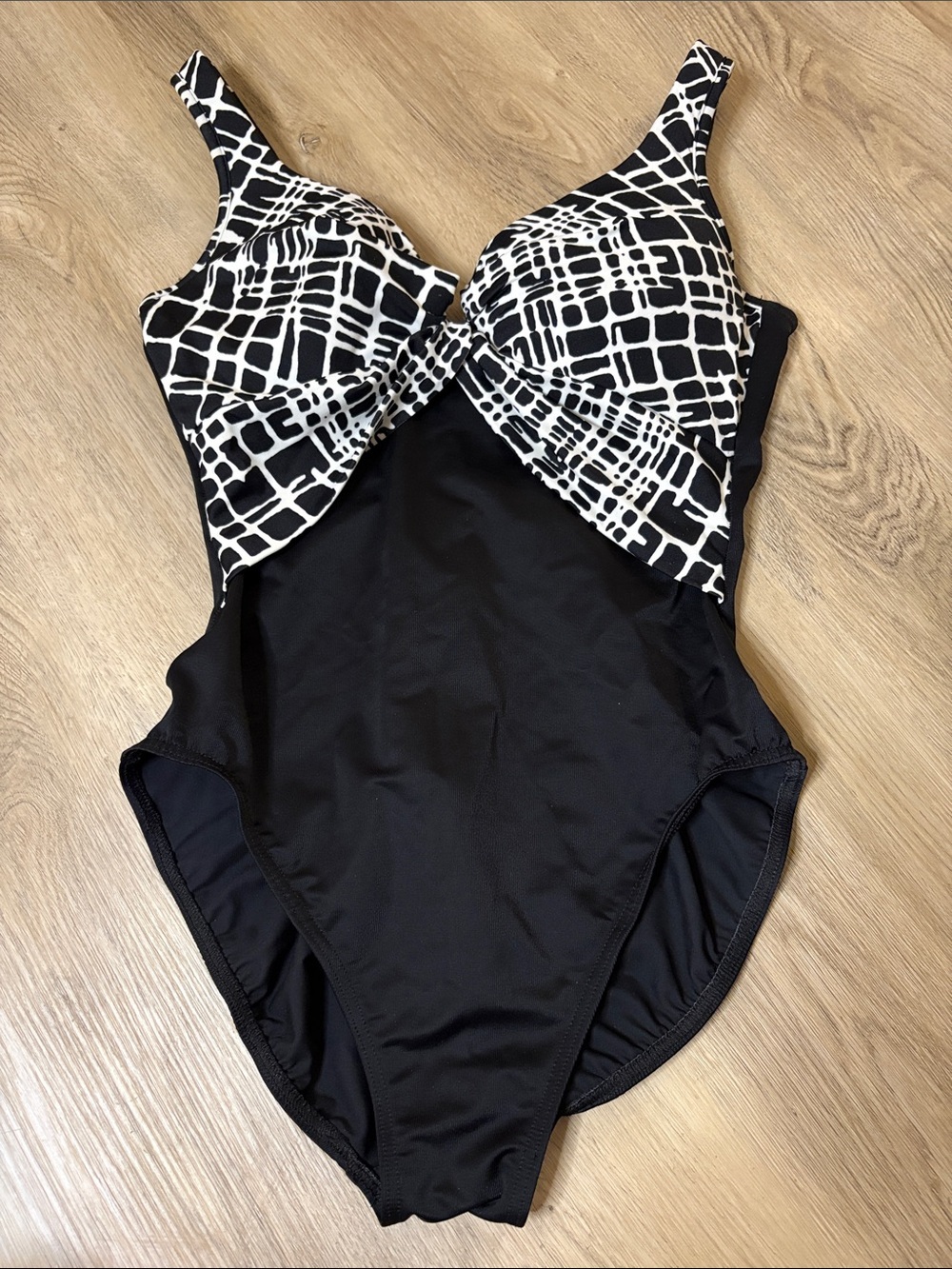 Miraclesuit Black White Crossover One Piece Swimsuit size 14 plus size swim